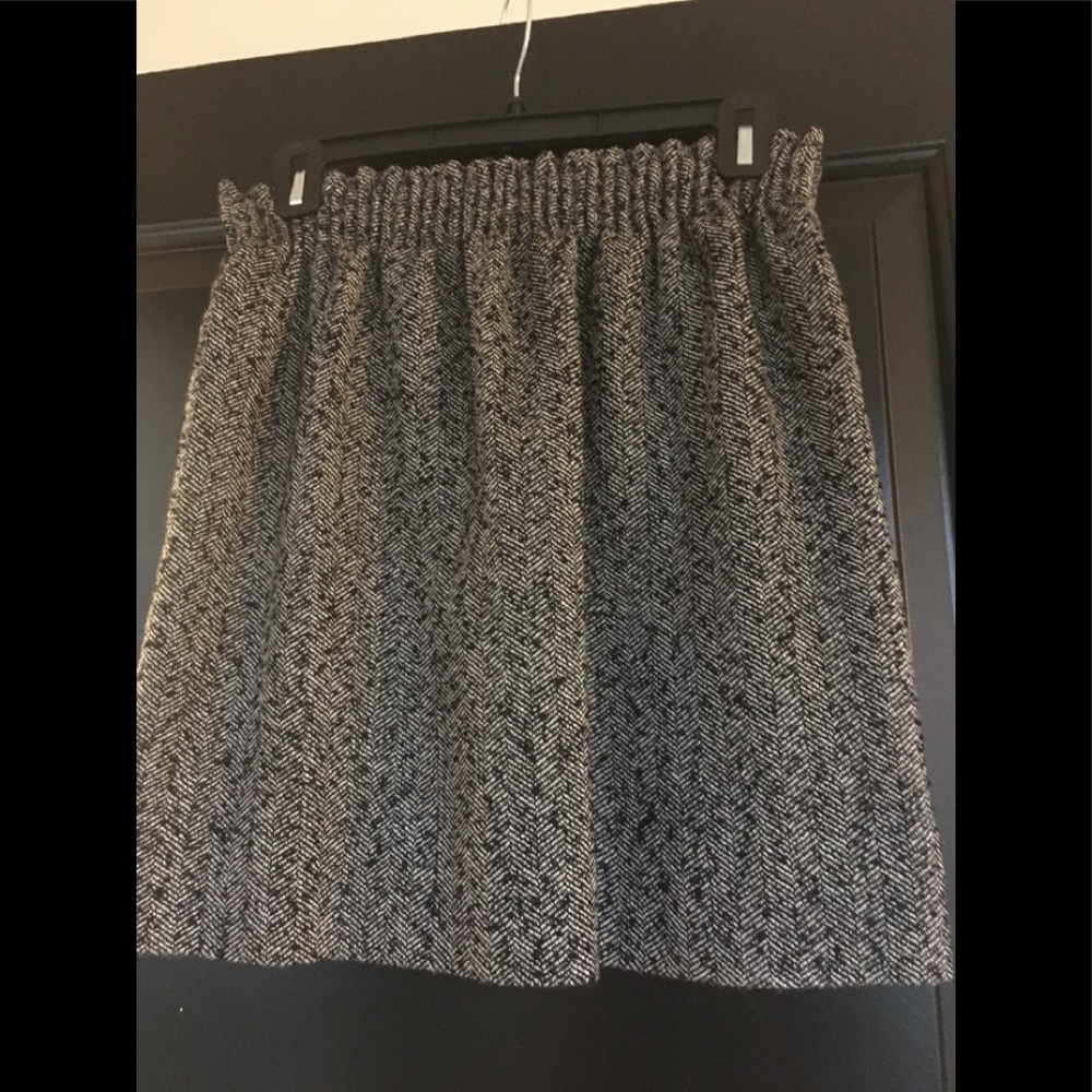 J CREW SIZE 2 SKIRT WITH ELASTIC WAISTBAND